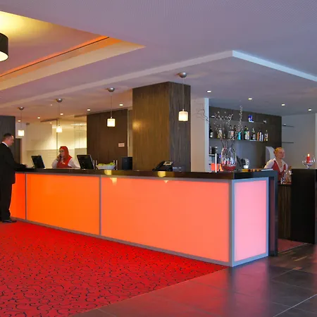 Plaza Premium Salzburg-3