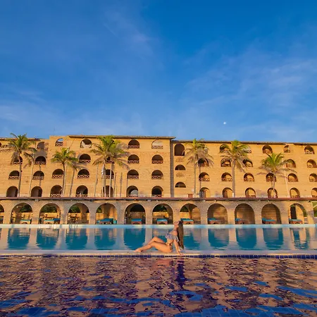 Goldmen Coliseum Beach Hotel-3