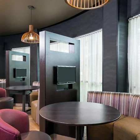 Courtyard By Marriott Buffalo Airport-3