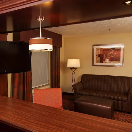 Hampton Inn & Suites Fargo Medical Center-3