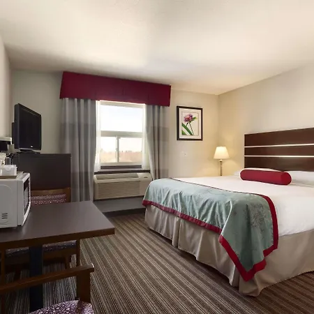 Super 8 By Wyndham Saskatoon Near Downtown-2