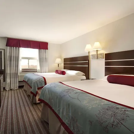 Super 8 By Wyndham Saskatoon Near Downtown-3