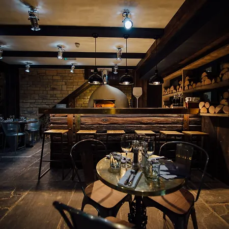 The Blue Boar, Witney, Oxfordshire - Acorn Pubs-3