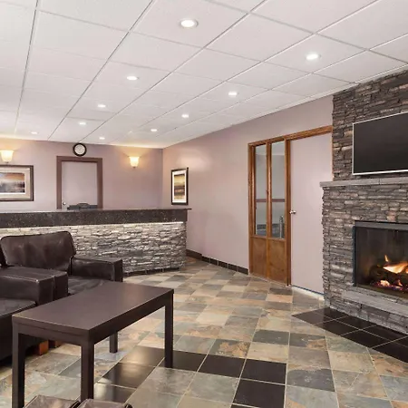 Travelodge By Wyndham Meadow Lake-3