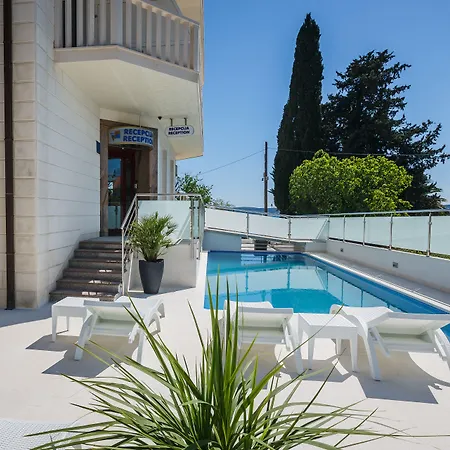 Hotel Riva Kastela With Swimming Pool-2