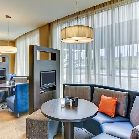 Courtyard By Marriott Bridgeport Clarksburg-2
