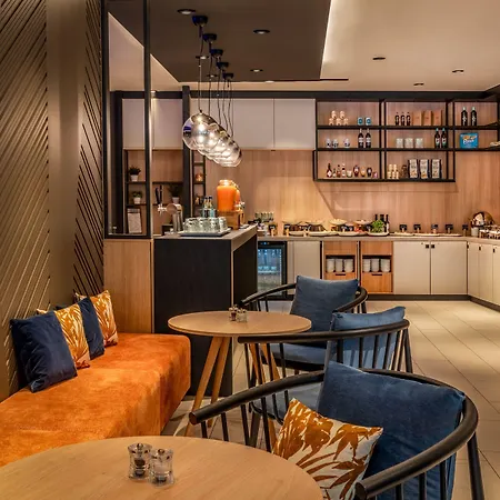 Courtyard By Marriott Cologne-2