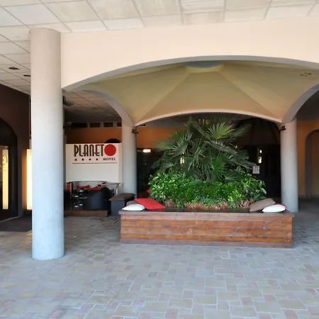 Planet Hotel-2