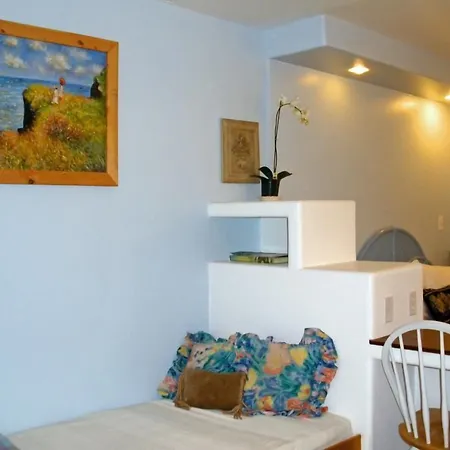 Les Artistes Inn-2