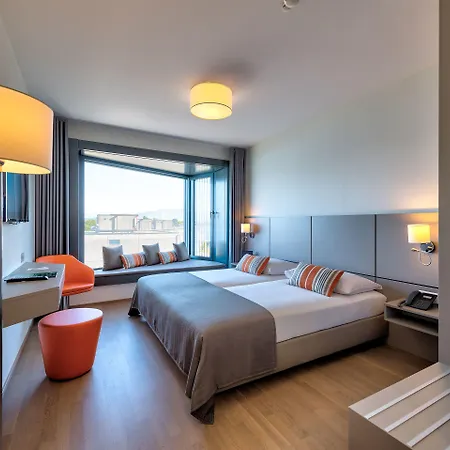 Lake Geneva Hotel-2
