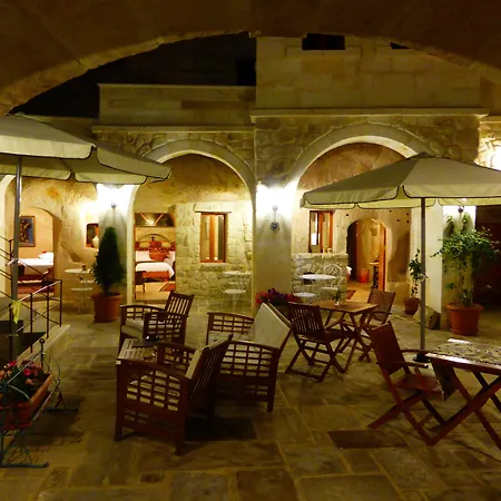 Canyon Cave Hotel-3
