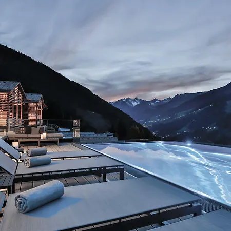 Boutique Hotel und Chalets Bergwiesenglück-3