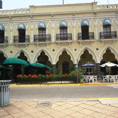 Hotel Concierge Plaza Colima-2