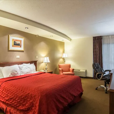 Plaza Inn & Suites-3