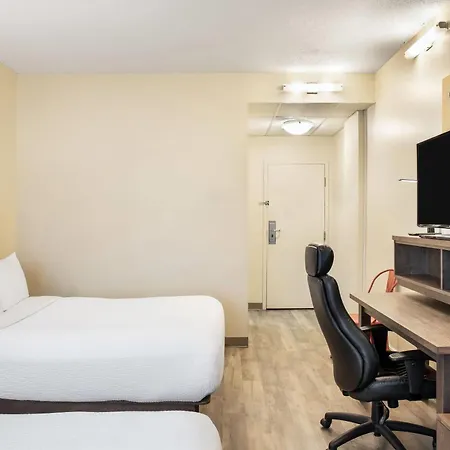 Days Inn By Wyndham Berthierville-3