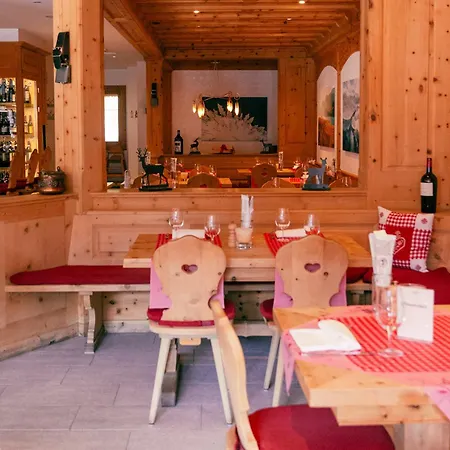 Hotel Corvatsch-3