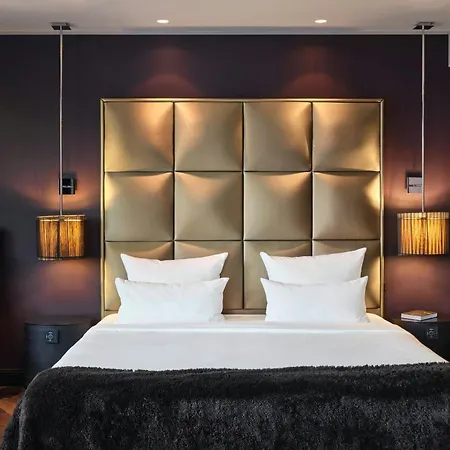 Roomers Frankfurt Central, Autograph Collection-2