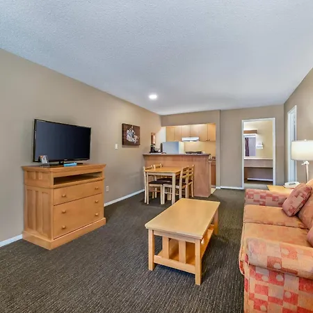 Econo Lodge Inn & Suites-3