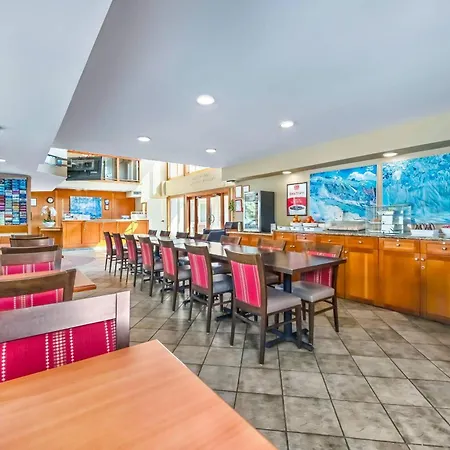 Econo Lodge Inn & Suites-2