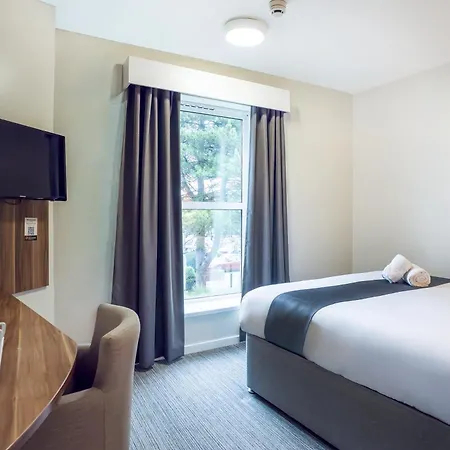 Ramada London Stansted Airport-3