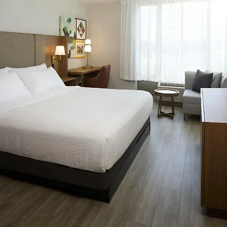 Holiday Inn & Suites Montreal Airport By Ihg-3