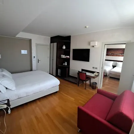 Breaking Business Hotel-3