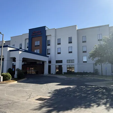 Hampton Inn & Suites Lawton-2