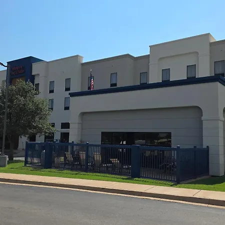 Hampton Inn & Suites Lawton-3