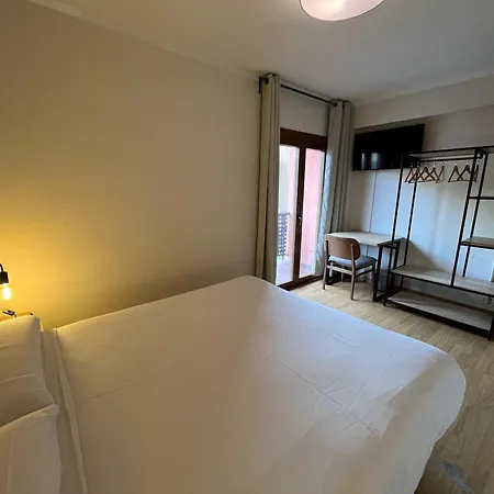 Hotel Niu A 50 M Del Funicamp-3