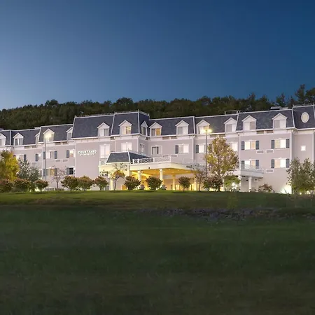 Courtyard By Marriott Lenox Berkshires-2