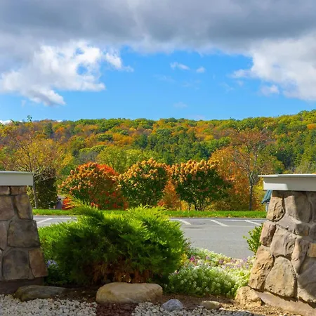 Courtyard By Marriott Lenox Berkshires-3