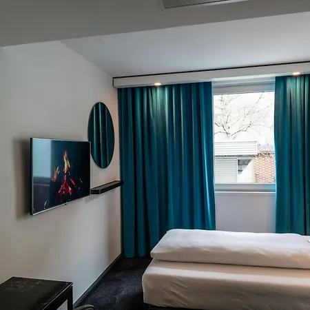Motel One Berlin Mitte-3