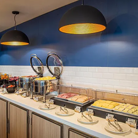 Holiday Inn Express Paris-Canal De La Villette By Ihg-3
