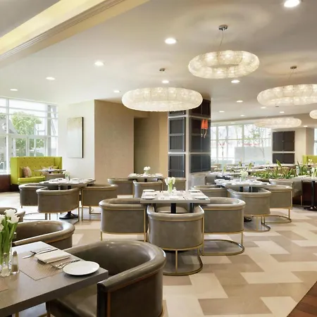 Embassy Suites Los Angeles Glendale-3