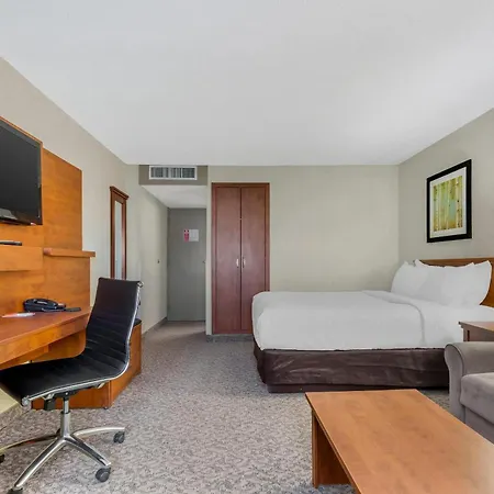 Clarion Hotel & Suites-2