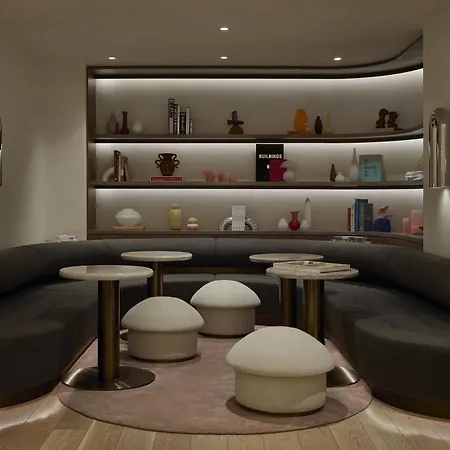 Vogue Hotel Montreal Downtown, Curio Collection By Hilton-3