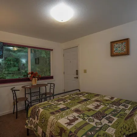 Alexander'S Lodge-2