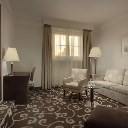 Grand Hotel Bohemia-3