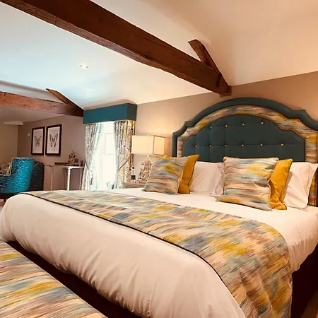 The White Horse Hotel, Romsey, Hampshire - The Coaching Inn Group-3
