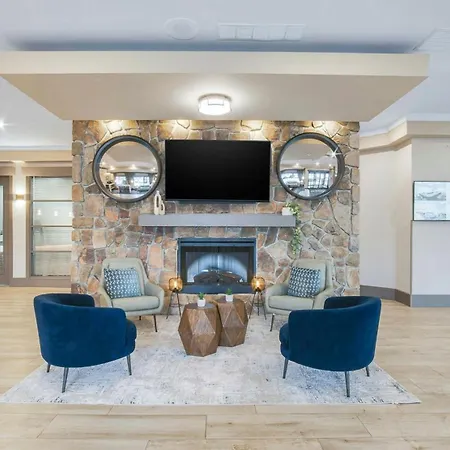 Sandman Hotel & Suites Kelowna-2