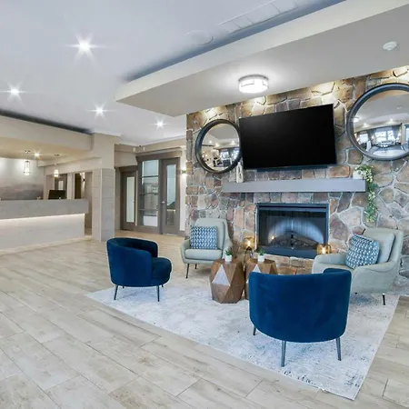 Sandman Hotel & Suites Kelowna-2
