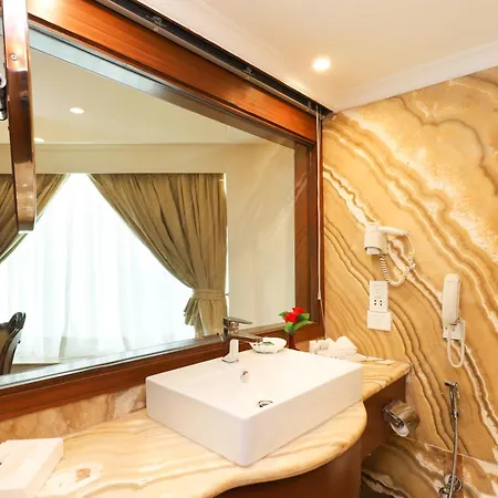 Hotel The Royal Plaza-3