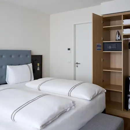 GHOTEL hotel&living Würzburg-3