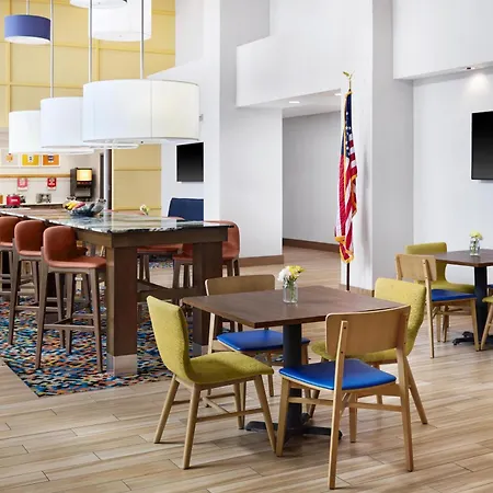 Hampton Inn & Suites Syracuse North Airport Area-3