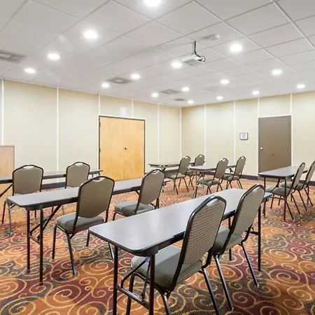 Quality Suites Hickory South-3