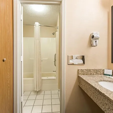 Quality Inn & Suites Portage Central-2