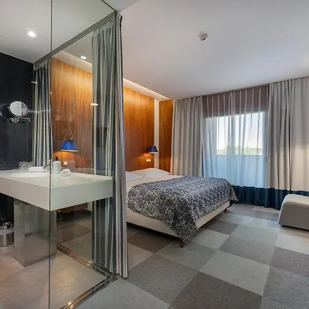 Hotel In-3