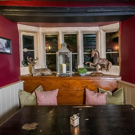 The Wychwood Inn-3