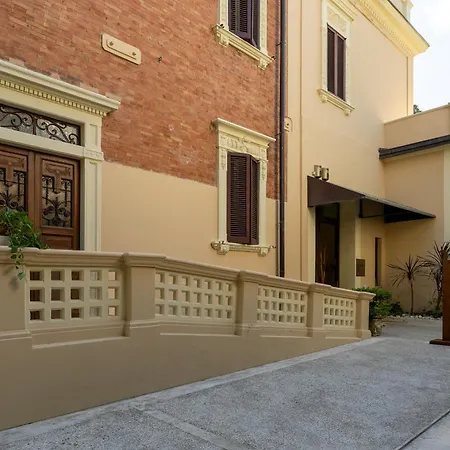 Unahotels Villa Dei Platani Foligno-2