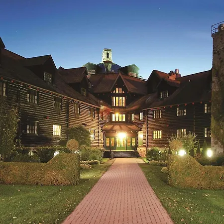 Fairmont Le Chateau Montebello-3